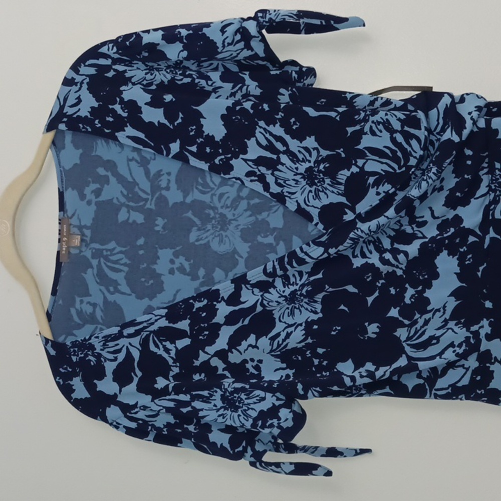 Apt.9 size Large women's dress in black and blue floral design. - Picture 5 of 15